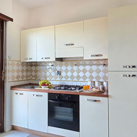Golden Hour Apartment - Panoramic Terrace Фиумичино Екстериор снимка