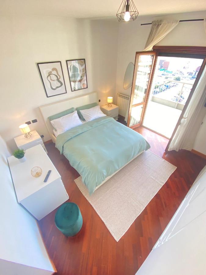 Golden Hour Apartment - Panoramic Terrace Фиумичино Екстериор снимка