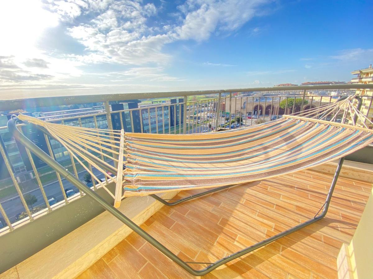 Golden Hour Apartment - Panoramic Terrace Фиумичино Екстериор снимка