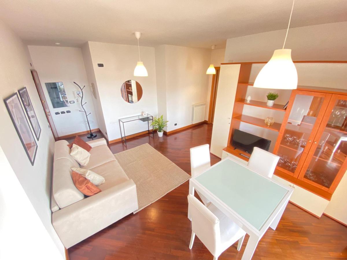Golden Hour Apartment - Panoramic Terrace Фиумичино Екстериор снимка