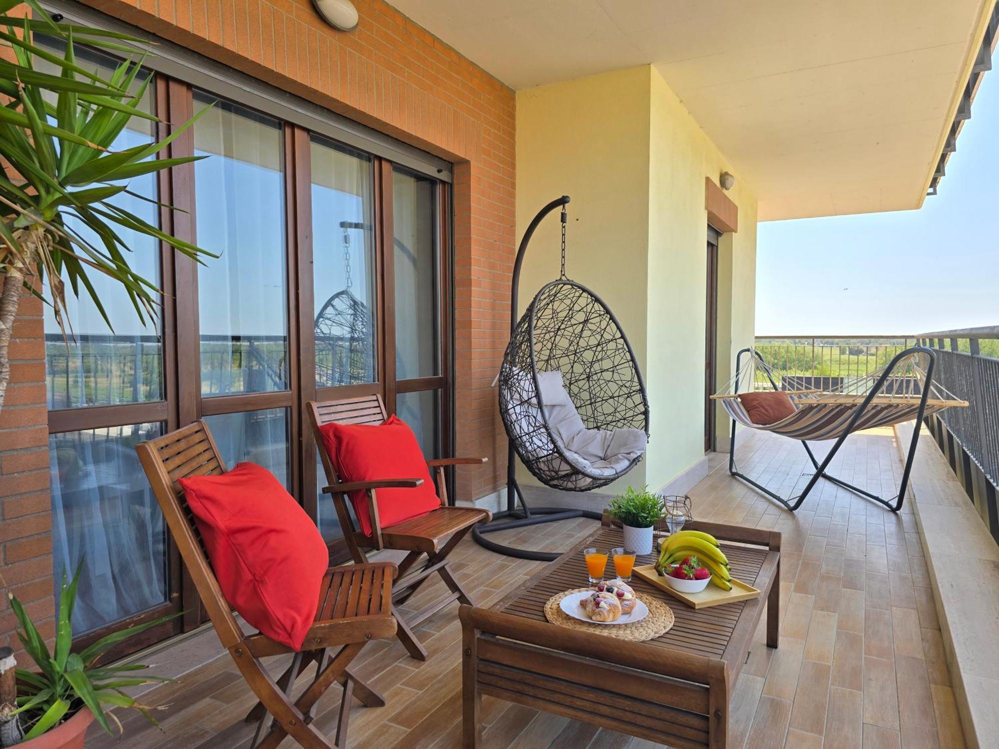 Golden Hour Apartment - Panoramic Terrace Фиумичино Екстериор снимка
