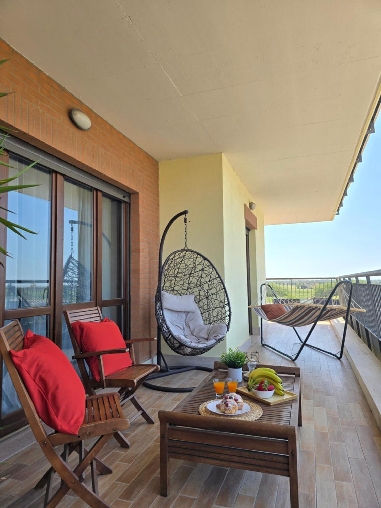 Golden Hour Apartment - Panoramic Terrace Фиумичино Екстериор снимка