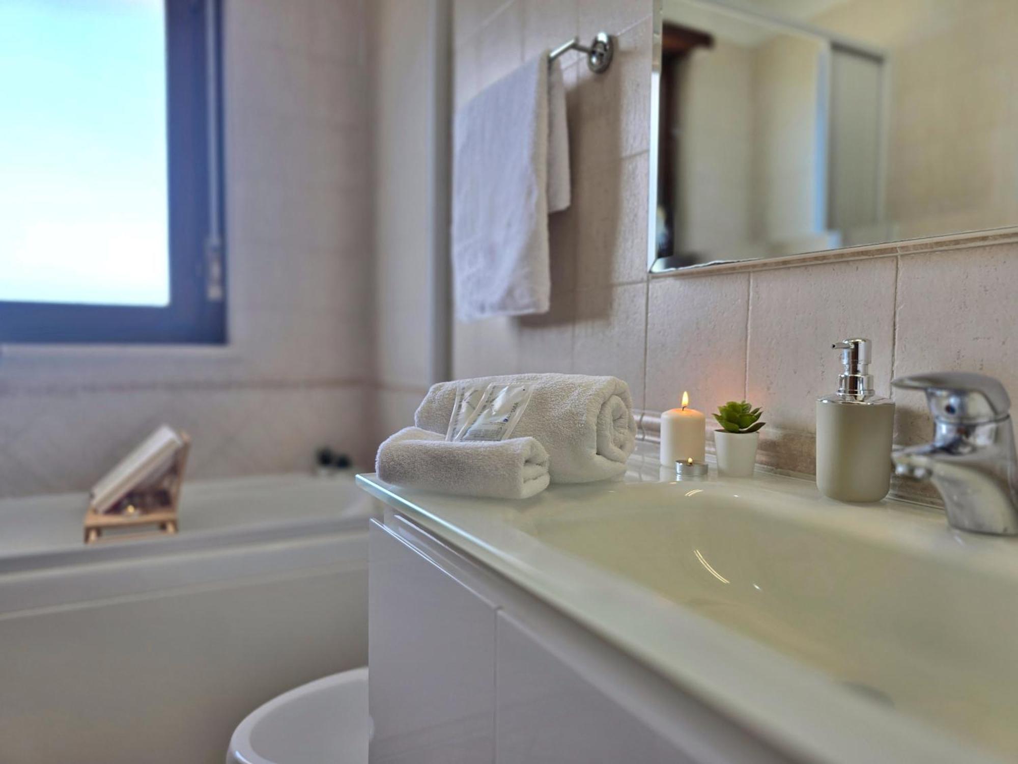 Golden Hour Apartment - Panoramic Terrace Фиумичино Екстериор снимка